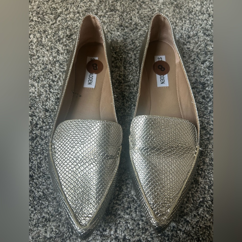 Steve Madden Silver Textured Loafers size 8